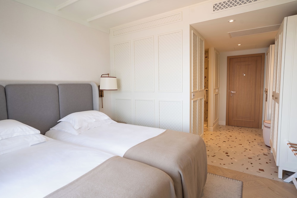 Superior Double/Twin Room Villa Camellia Sea View - Photo 5