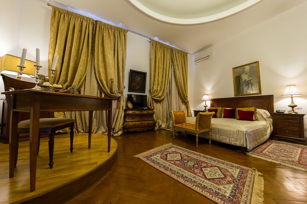 Deluxe Double Room, 1 Queen Bed photo 2