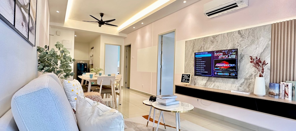 Grand Apartment, 2 Bedrooms, Kitchen, City View photo 1