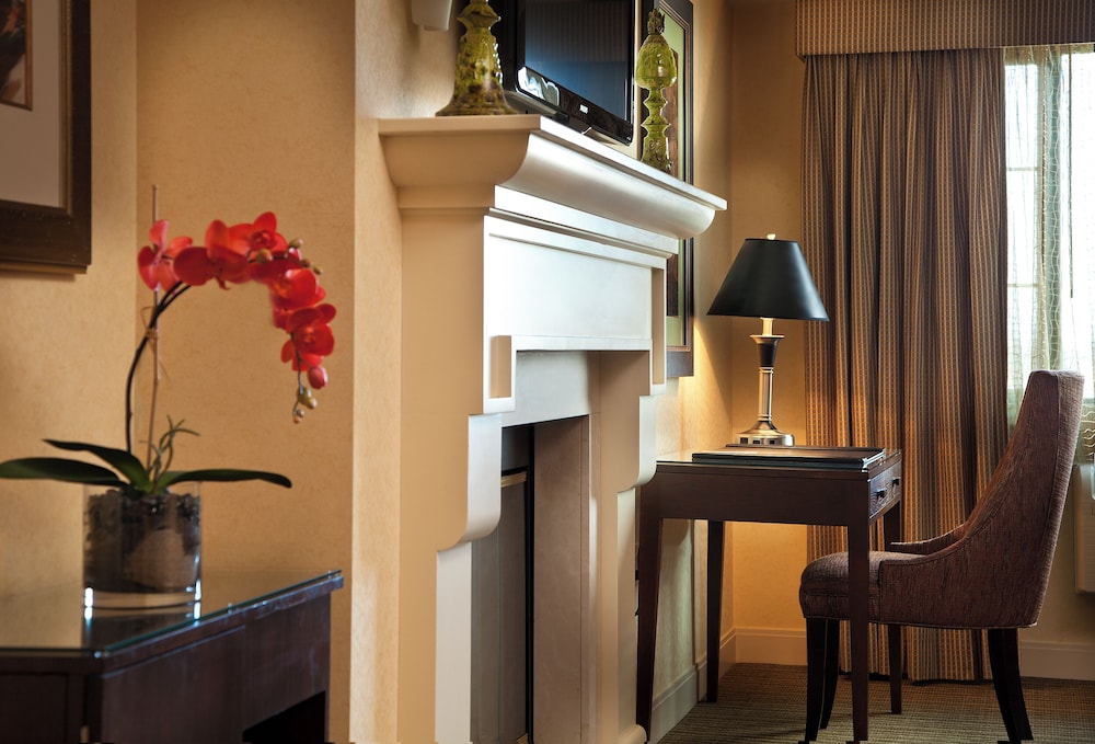Suite, 1 King Bed, Accessible, Fireplace - Photo 4