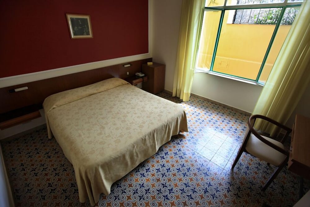 Economy Double or Twin Room, Private Bathroom - Photo 1