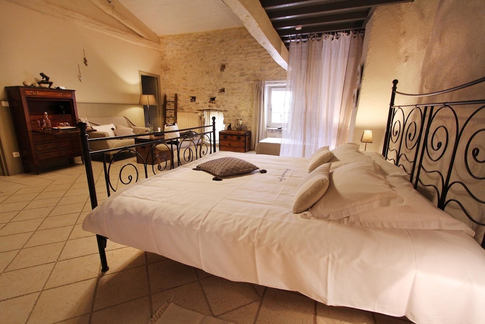 Room (Le Pere Jean) photo 1