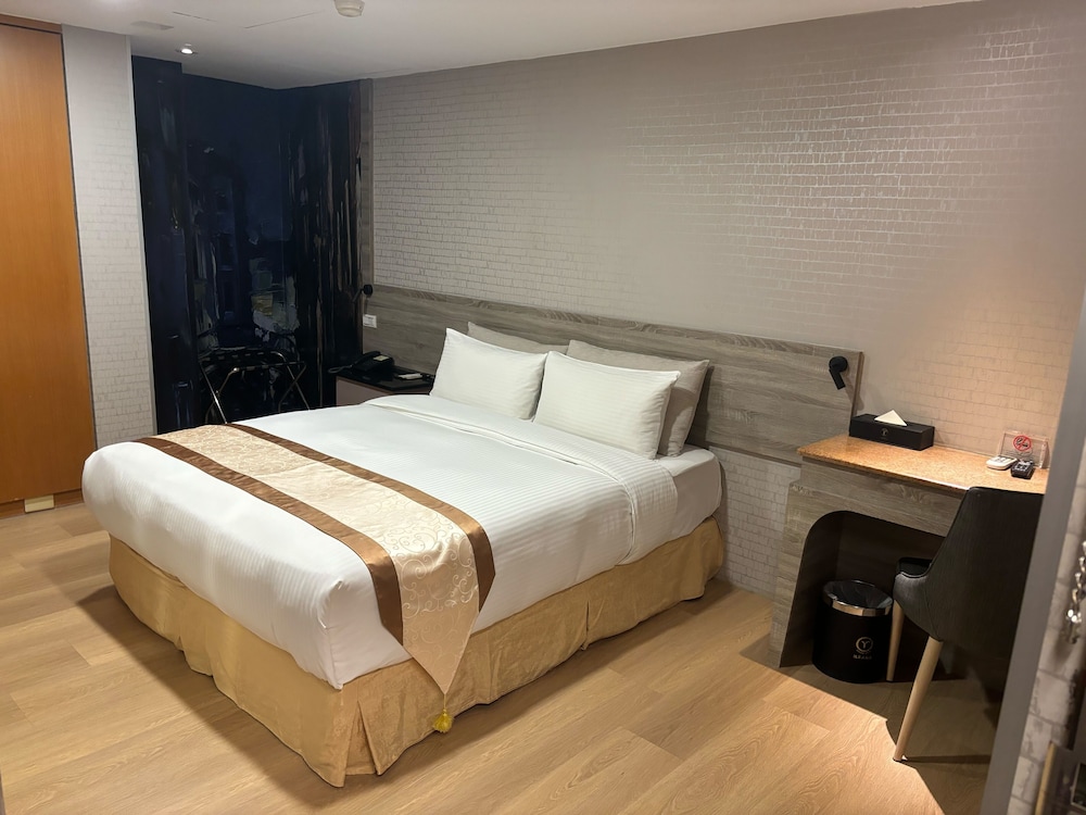 Classic Double Room, No Window (No Breakfast Included) (No Parking Subsidy) - Photo 3
