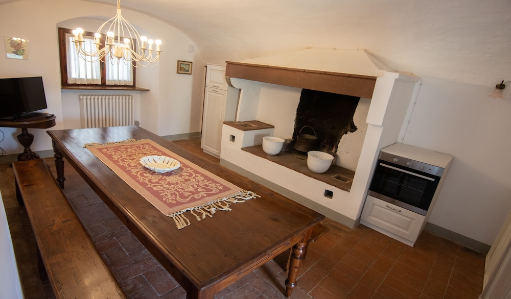 Traditional Apartment, 3 Bedrooms, Hill View photo 3