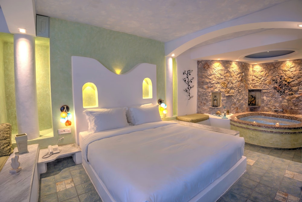 Honeymoon Suite, Spa Bath, Sea View - Photo 7