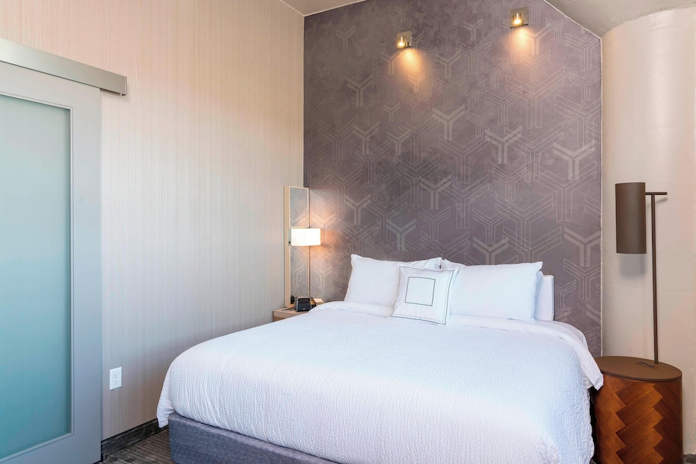 Room, 1 King Bed with Sofa bed (Mobility Accessible, Roll-In Shower) photo 1