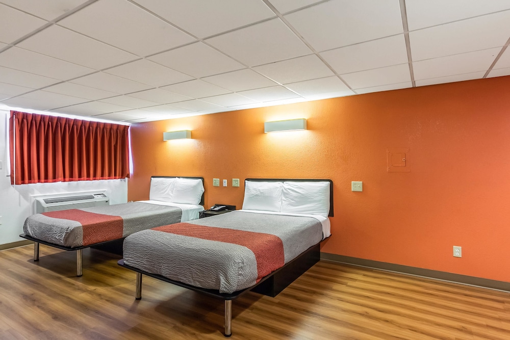 Standard Room, 2 Double Beds, Accessible, Non Smoking - Photo 2