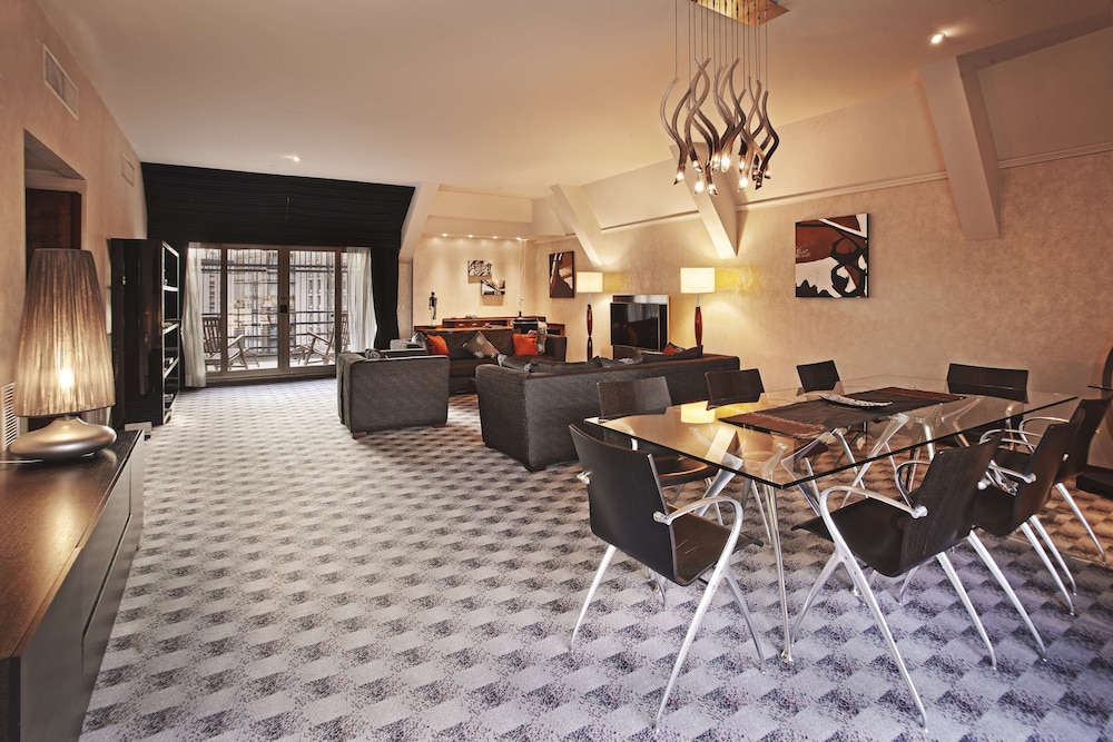 Presidential Suite thumbnail 6
