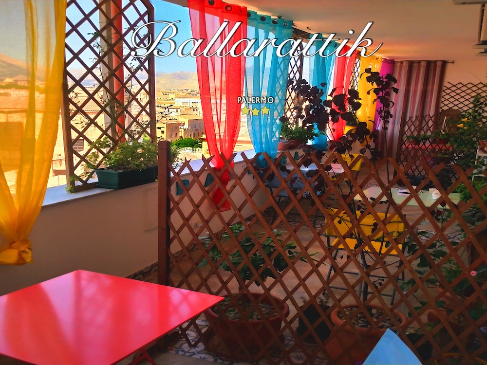 Gallery Double Room, City View photo 3