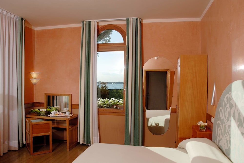 Superior Double or Twin Room - Photo 2