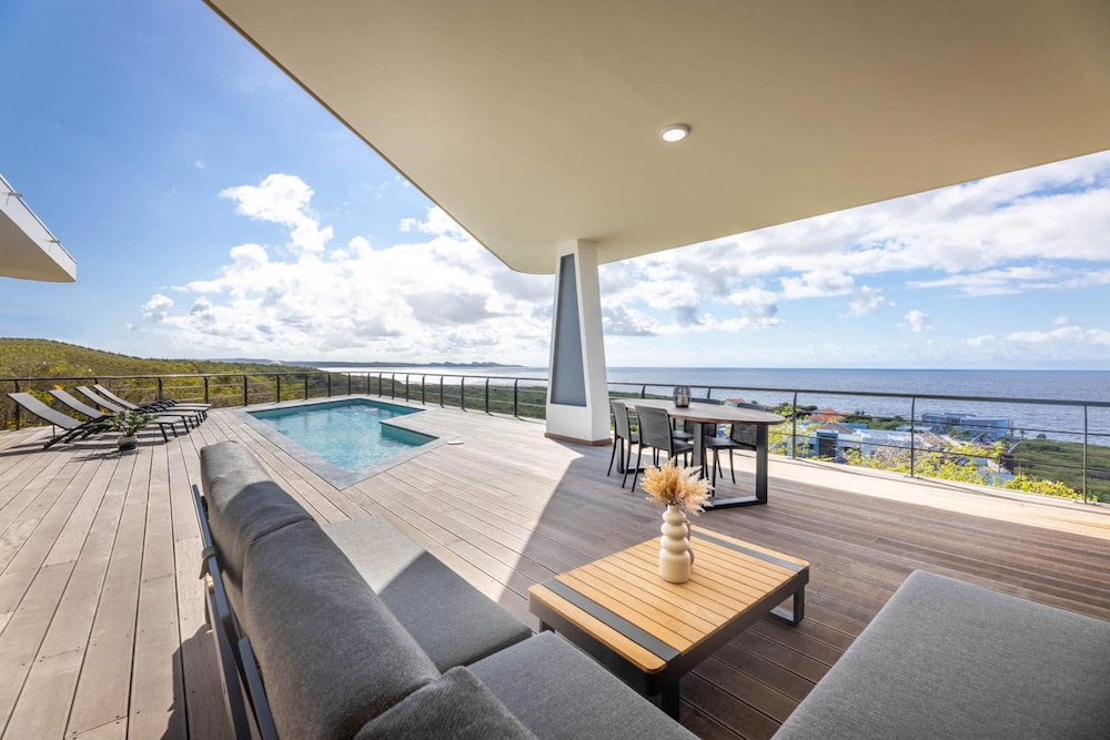 Villa photo 2