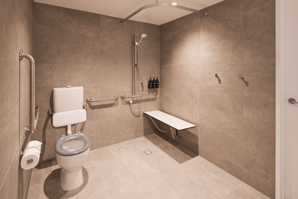 Standard King Room - Accessible Room - Photo 4