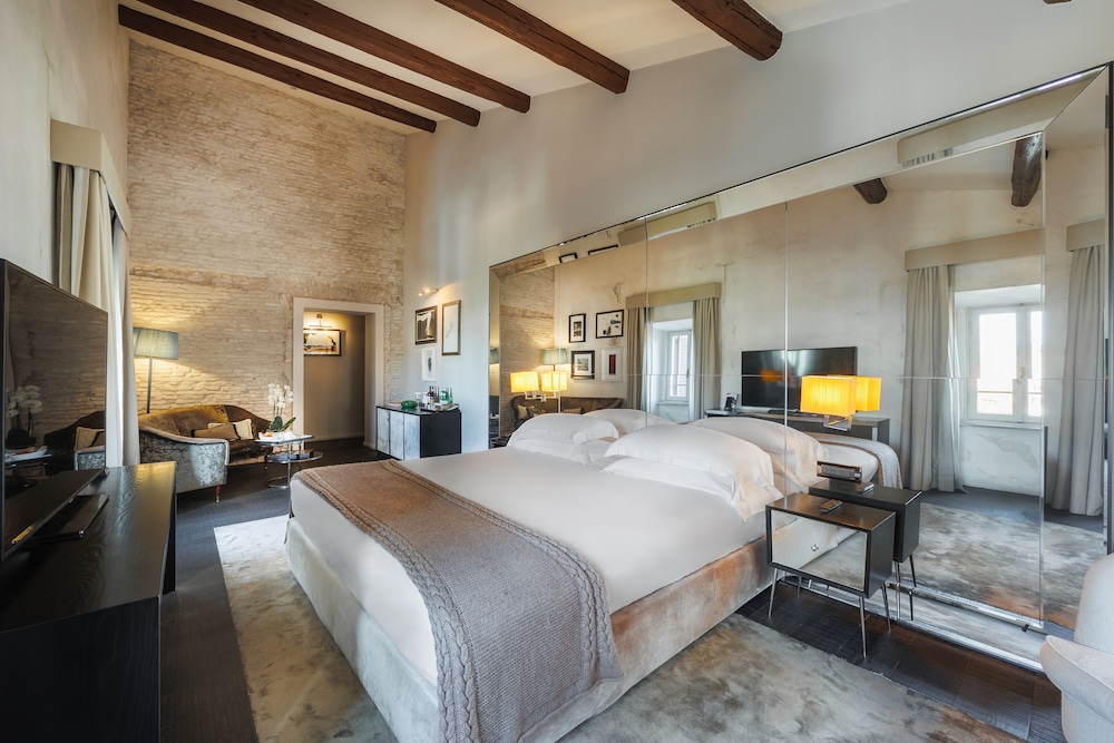DOM Suite Terrace thumbnail 6