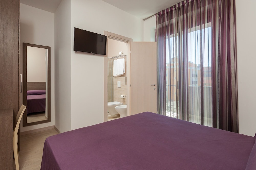 Economy Double Room Single Use photo 1