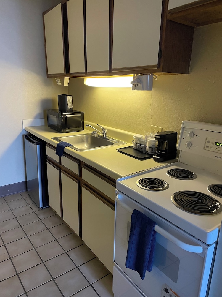 Efficiency, Room, 2 Queen Beds, Non Smoking photo 2