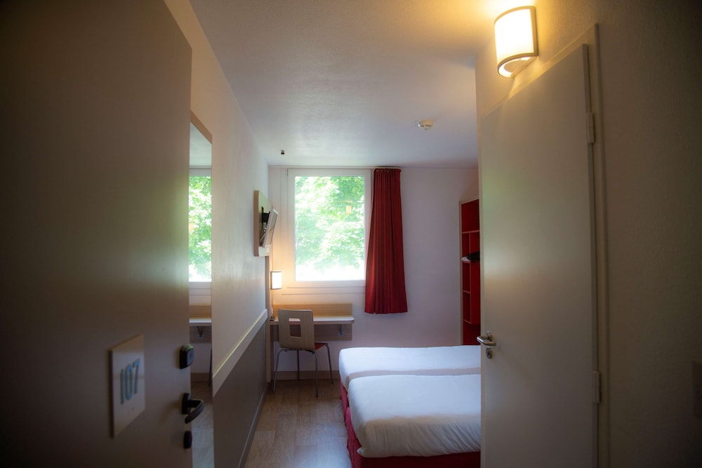 Standard Room, 2 Twin Beds photo 1