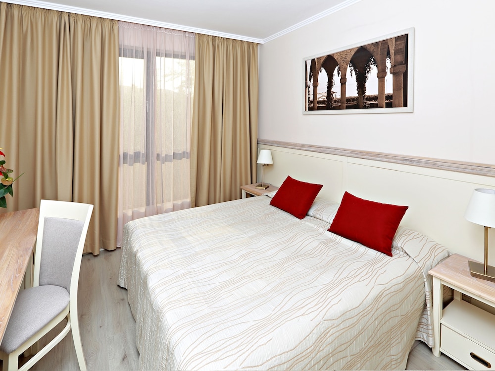 Standard Double or Twin Room photo 1