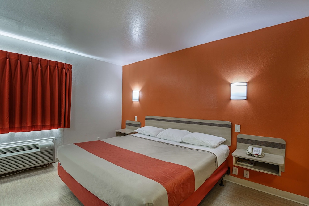Deluxe Room, 1 Queen Bed, Accessible, Non Smoking photo 2