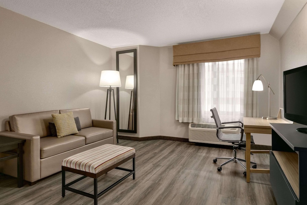 Studio Suite, 1 King Bed, Non Smoking - Photo 2