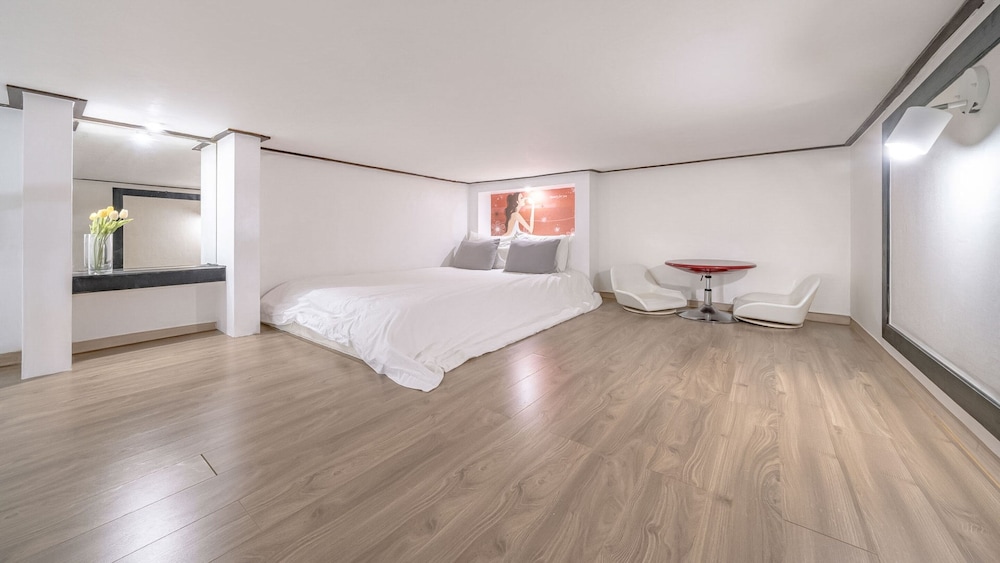 Basic Room, 1 Bedroom (A102) - Photo 7