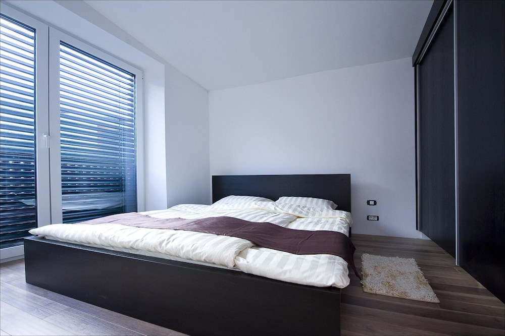 Deluxe Apartment photo 2