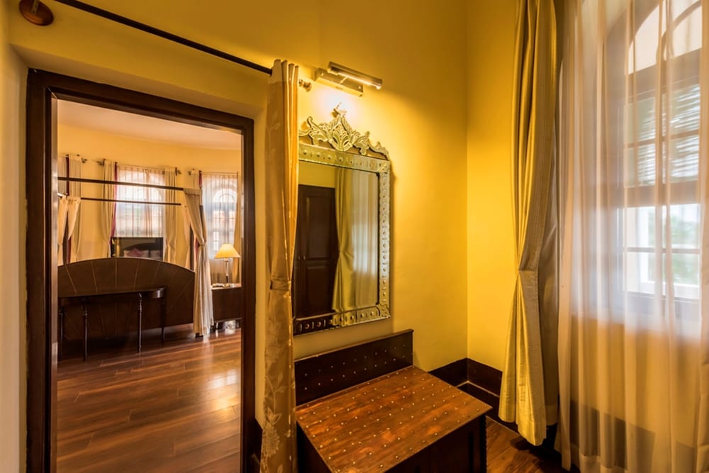 Heritage King Garden View Room with Balcony photo 3