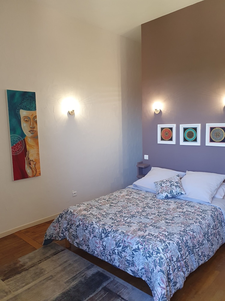 Comfort Room, 1 Double Bed (La Roupilleuse)