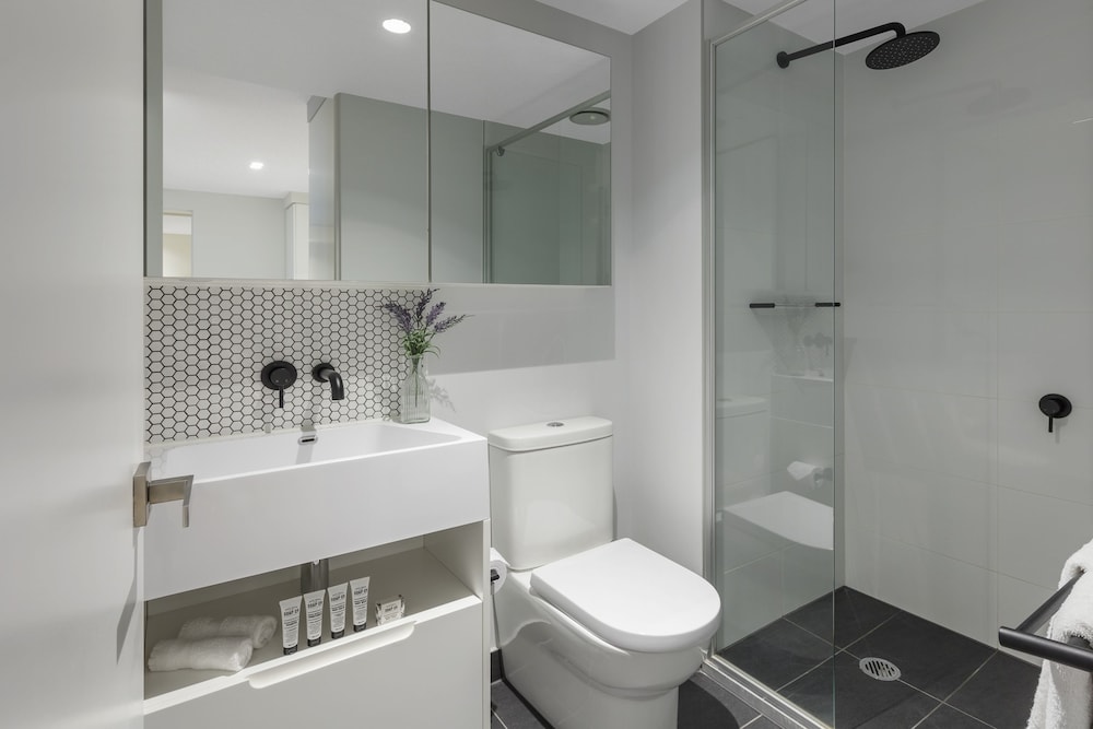 Two Bedroom Apartment - Unserviced photo 2