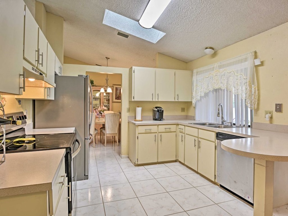 House, 3 bedrooms, 1 King Bed, 2 Queen beds with Two Bathrooms photo 2