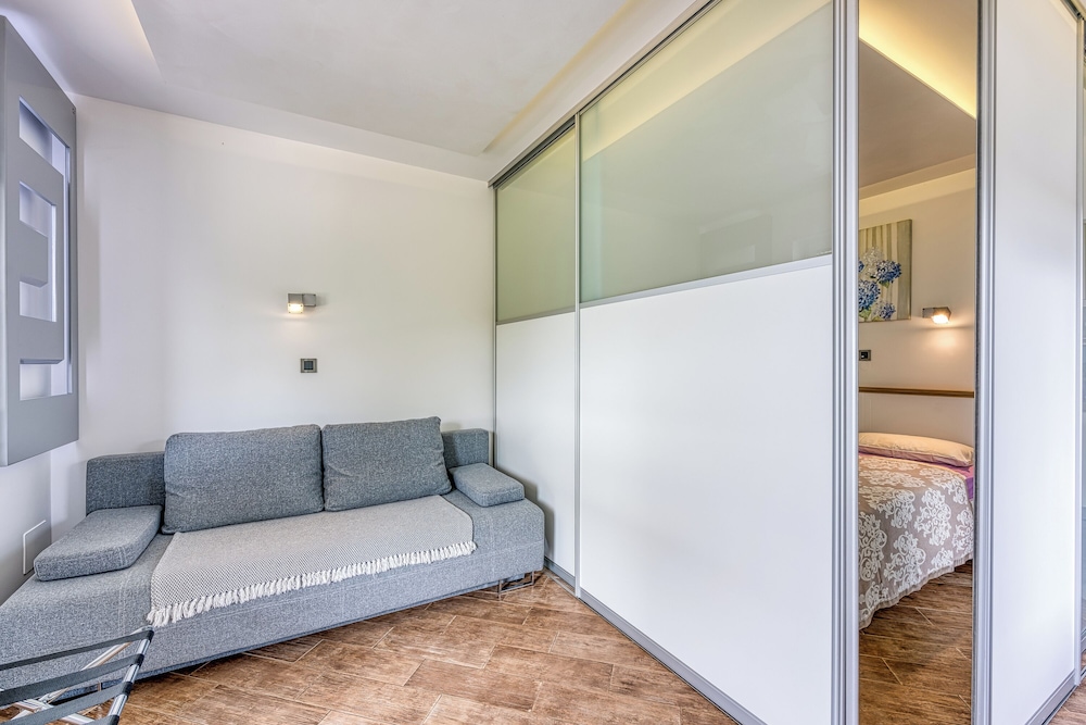 Family Apartment, 1 Bedroom, Sea Facing (Pool Studio Debeli Rtič 2)