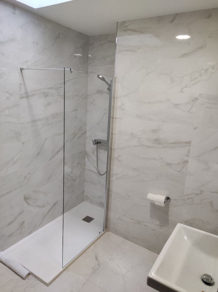 Standard Triple Room - Photo 9