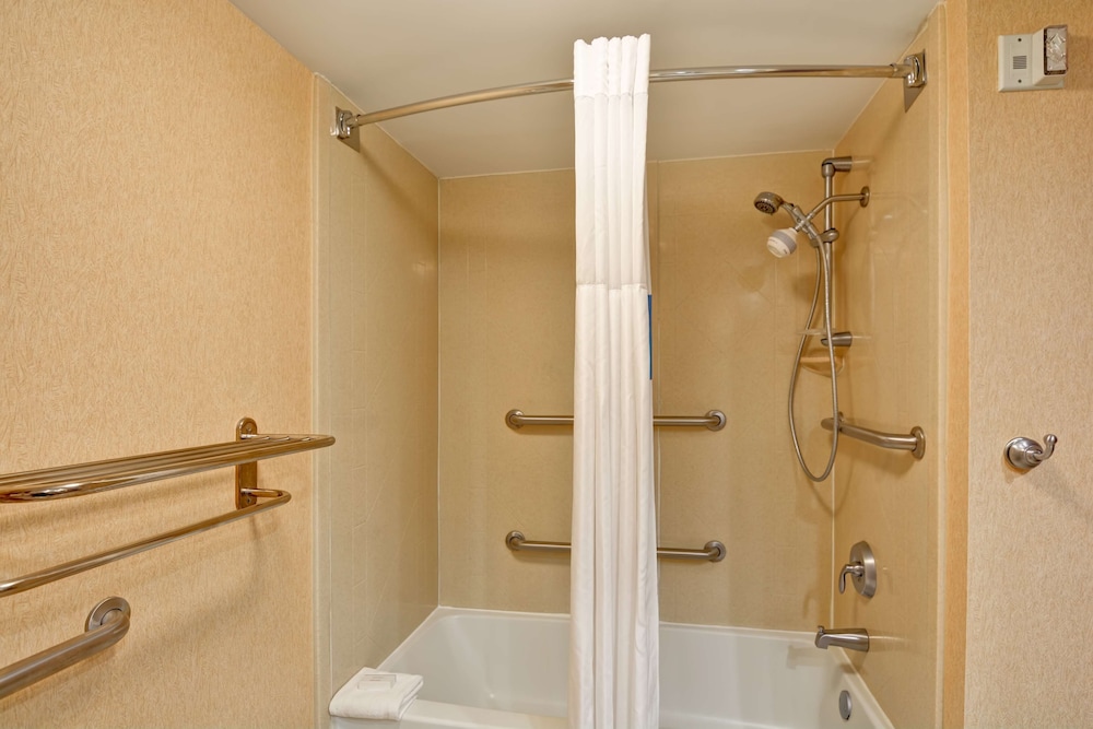 Suite, 1 King Bed, Accessible, Non Smoking - Photo 5