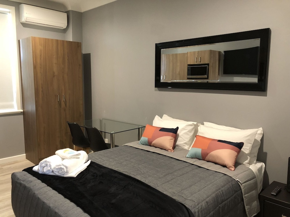 Studio Queen With External Bathroom