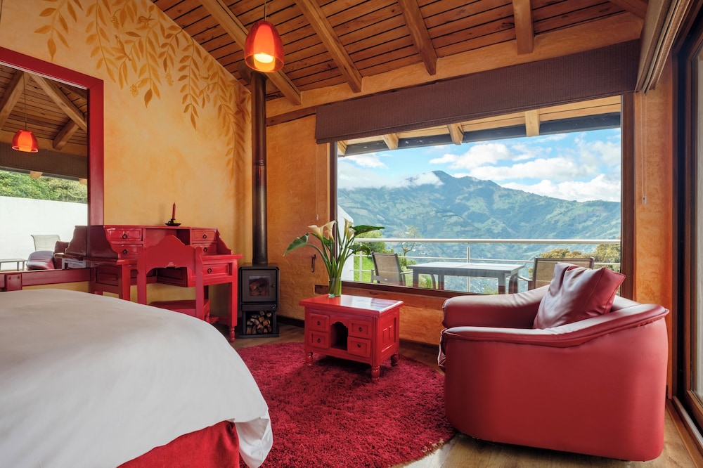 Romantic Studio Suite, Hot Tub, Mountain View