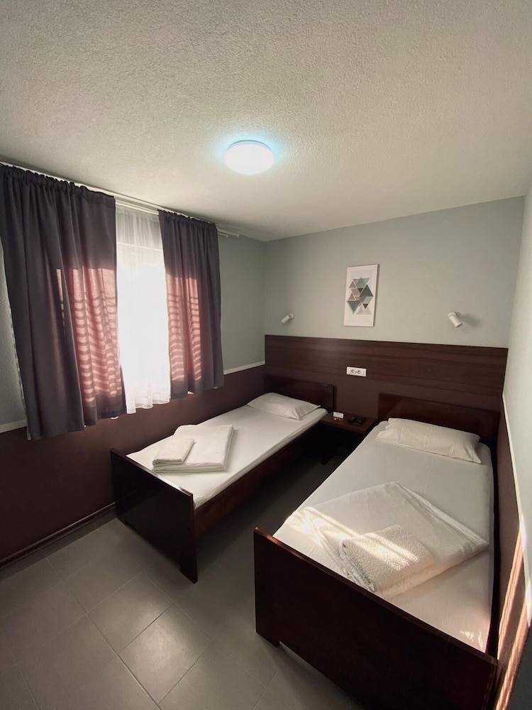 Basic Double or Twin Room, Non Smoking photo 1