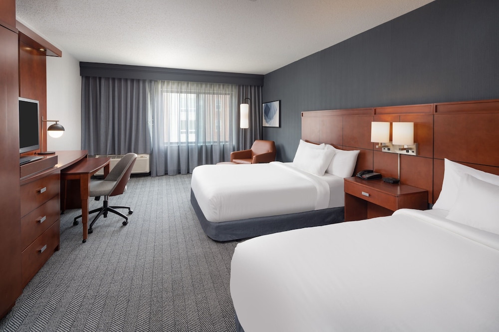 Room, 2 Queen Beds (Mobility Accessible, Tub) photo 3