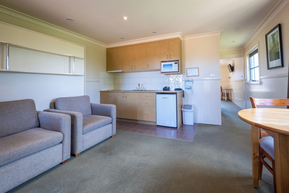 One Bedroom Apartment - Photo 3