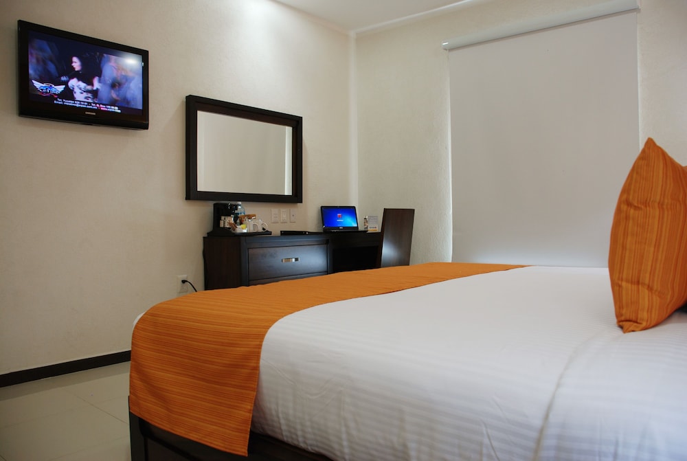 Standard Room, 1 King Bed, Non Smoking - Photo 11