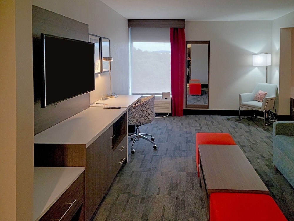 Suite, Multiple Beds, Non Smoking - Photo 1