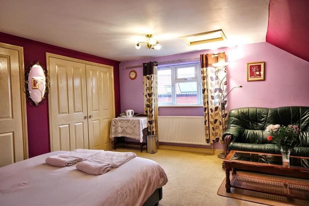 Premium Room, 1 King Bed, Non Smoking, Hill View photo 2