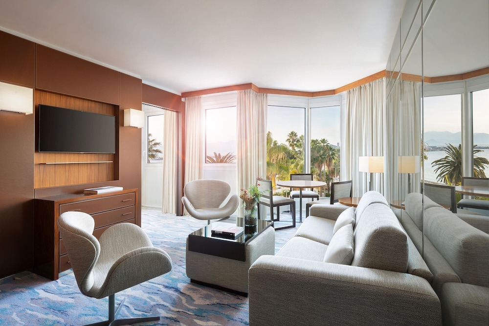 Luxury Suite, 1 King Bed with Sofa bed, Sea View (Balcony)