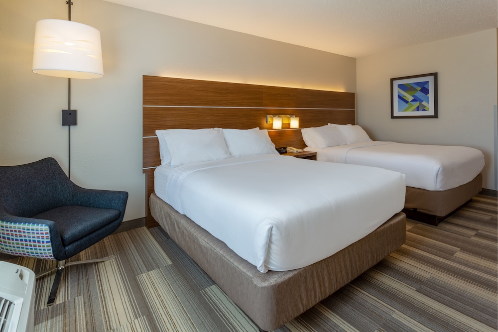 Standard Room, 2 Queen Beds (Minifridge) - Photo 1