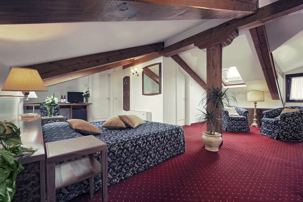 Superior Double or Twin Room photo 1