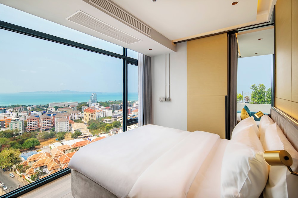Premier Suite with Sky Garden Sea View