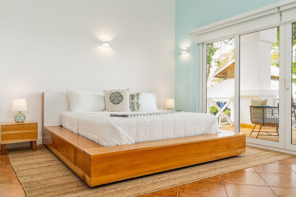 Ocean View King Suite photo 3