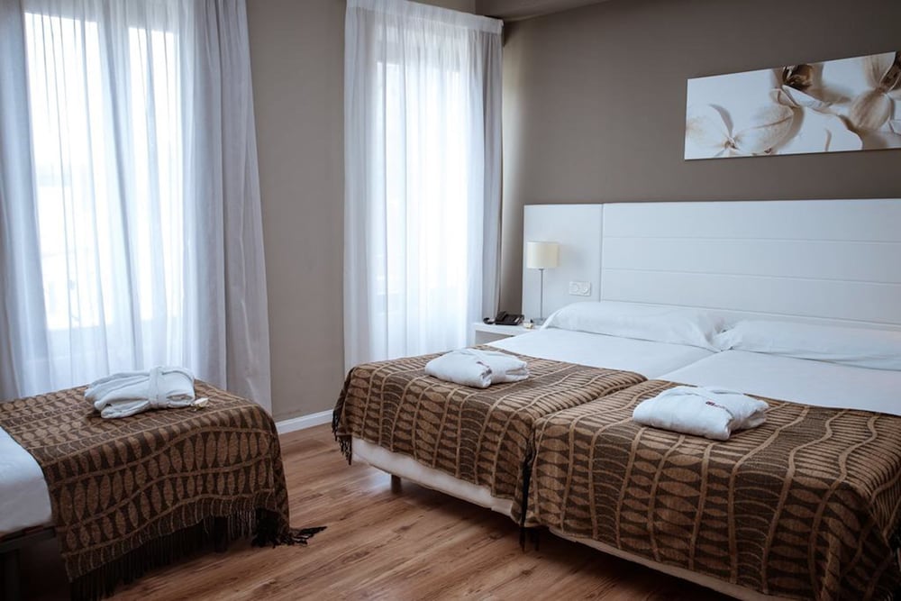 Double Room - Photo 2