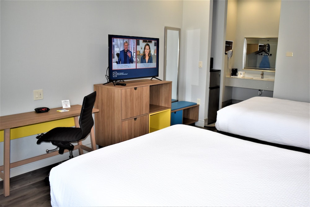 Comfort Room, 2 Queen Beds, Non Smoking - Photo 25