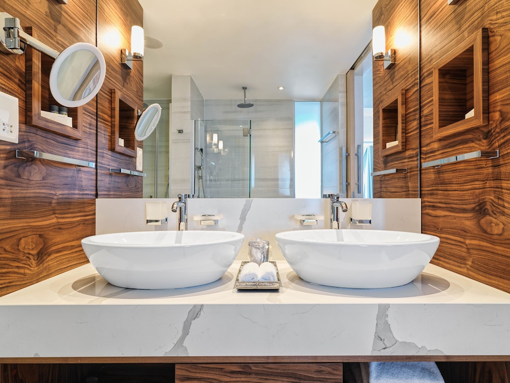 Junior Suite, Pool View - Photo 11