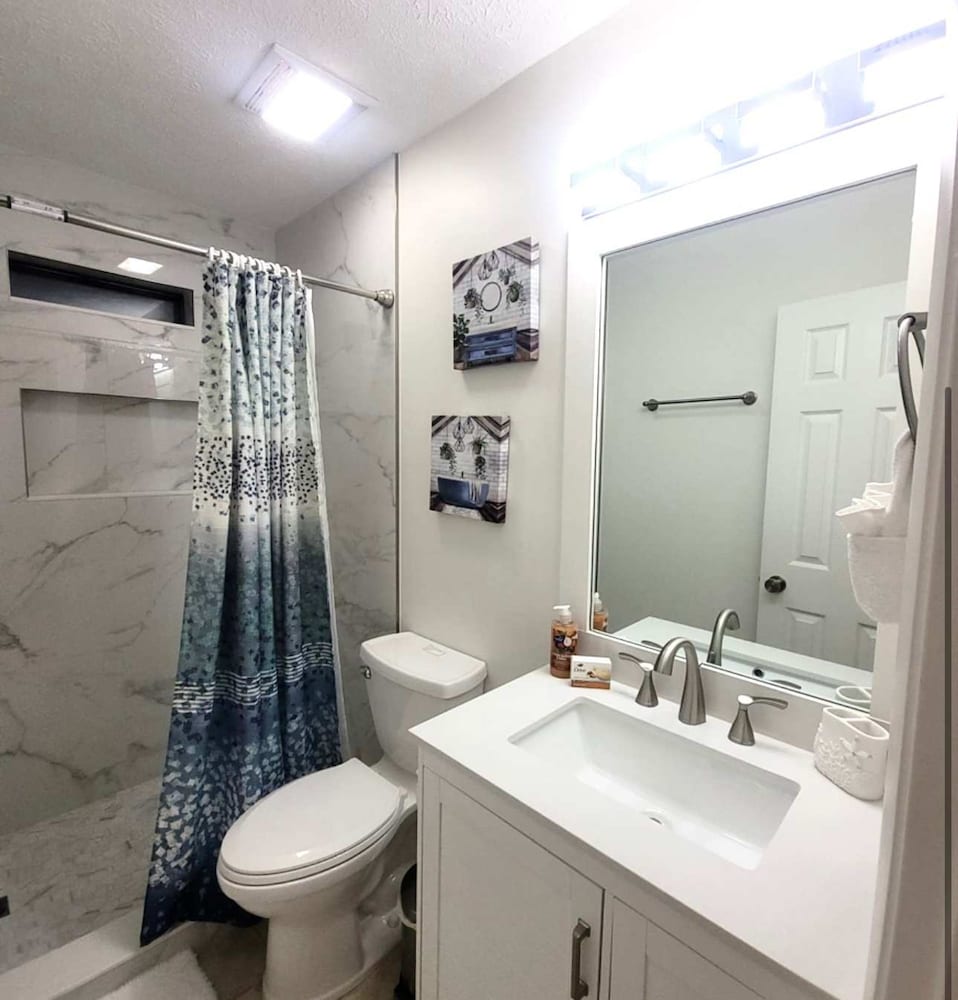 Stilfull 4BD Jacuzzi - 4 Min Til Strand Panama City, Bilde 18