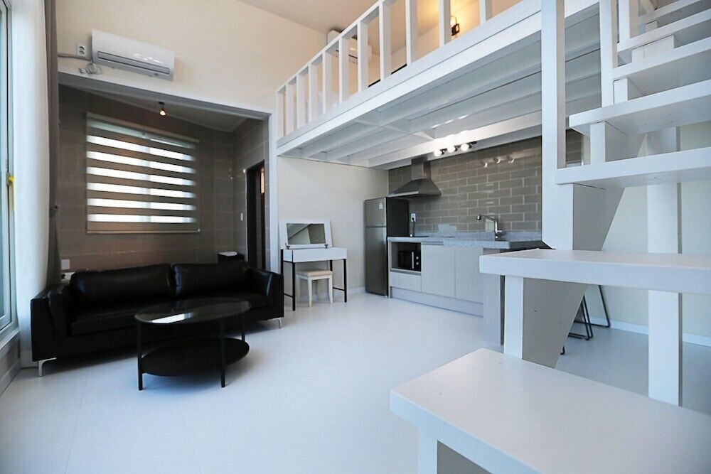 Room (302) photo 3